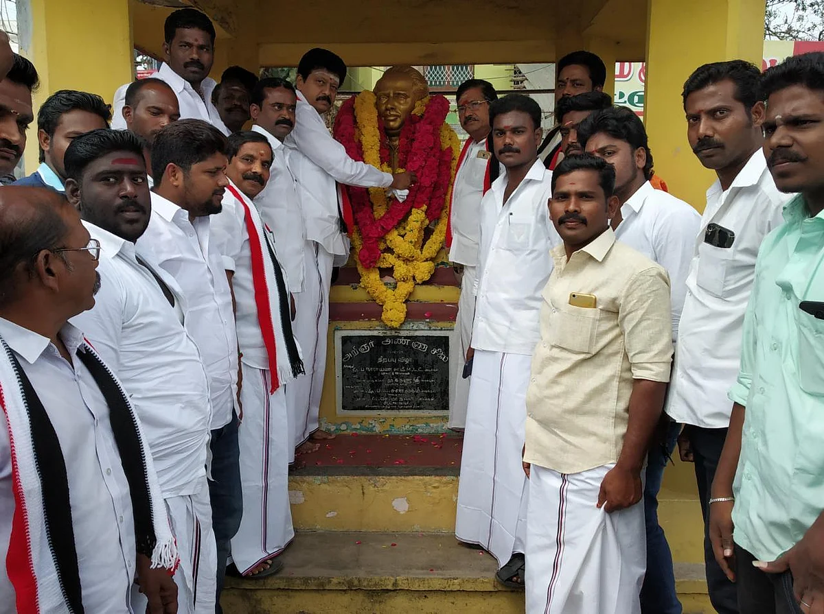`அ.தி.மு.கவை சிதறச் செய்த விஷக்கிருமி தினகரன்!' - திவாகரன் சாடல்