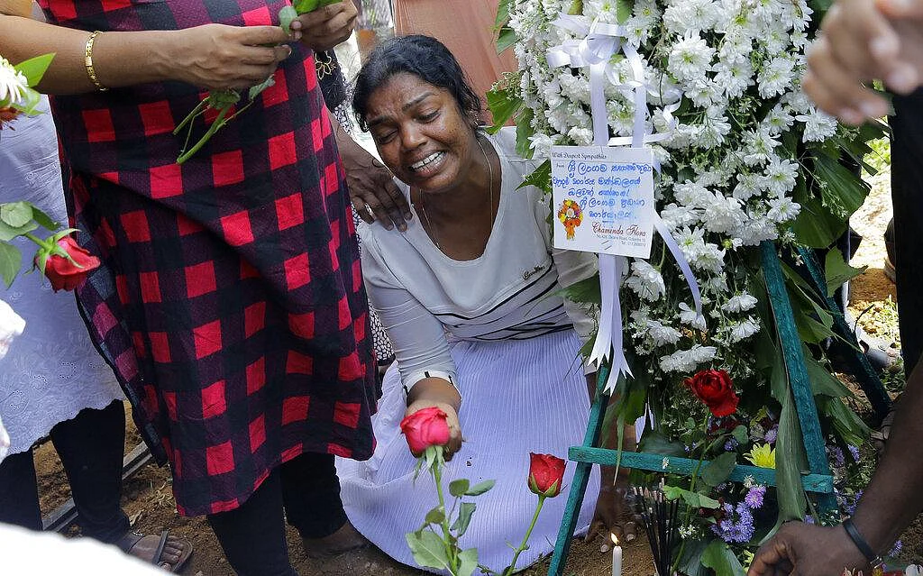 ``மக்களின் 10 ஆண்டு மகிழ்ச்சிகூட குண்டுவெடிப்புக்கு காரணமாக இருக்கலாம்?” - இலங்கை ராணுவ தளபதி