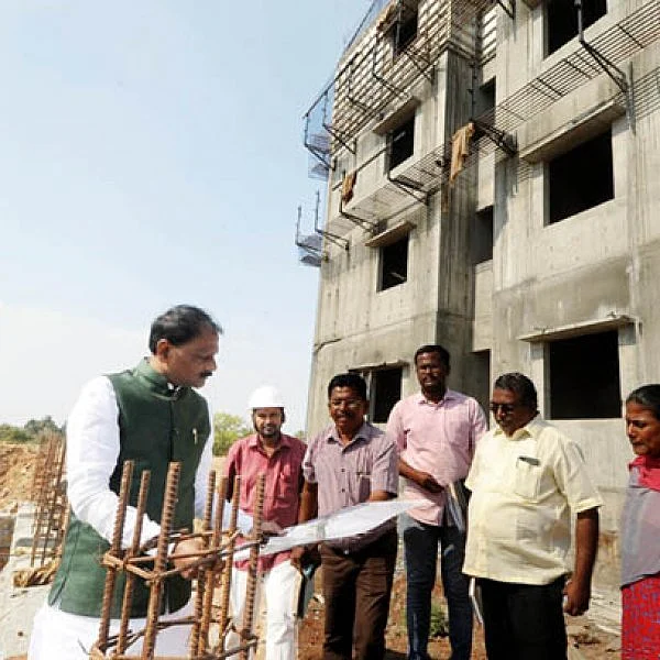 ``எங்களுக்கும் சொந்தவீடு... நினைக்கும்போதே நெஞ்சம் நிறையுது" - கரூர் துப்புரவுப் பணியாளர்கள்!