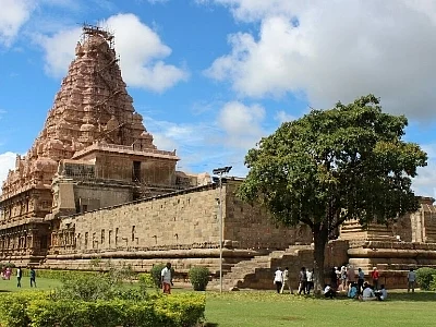 `பெரியகோயிலுக்கு நடந்த அதே சிக்கல்..!' -கங்கைகொண்ட சோழபுரத்தைச் சுற்றும் சர்ச்சை