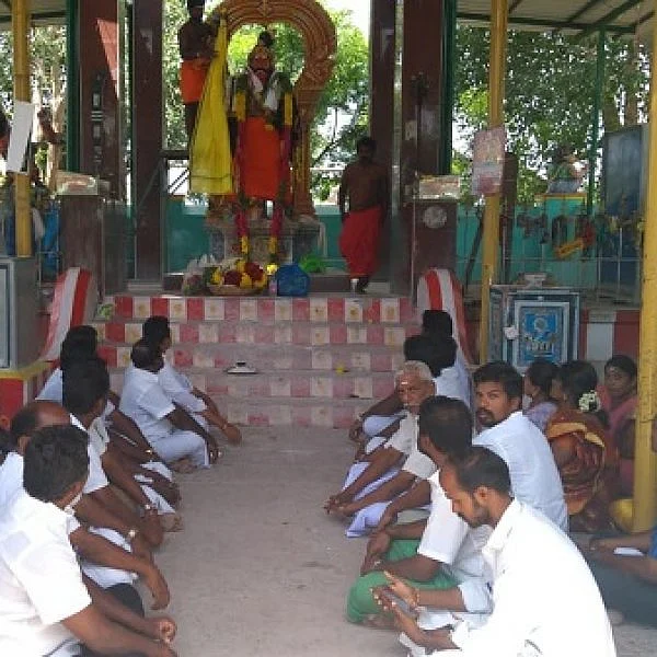 கேப்டன் சிறப்பாகச் சிகிச்சை பெற்றுத் திரும்ப வேண்டும்! - கிடா வெட்டி பூஜை செய்த தொண்டர்கள்
