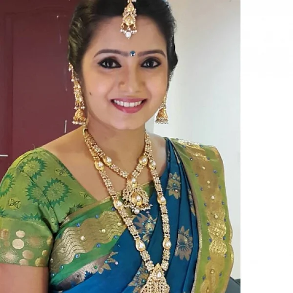 ''சேலை கட்டவெல்லாம் டிப்ஸ் கேட்பாங்க!'' - 'நாதஸ்வரம்' ஸ்ரித்திகா