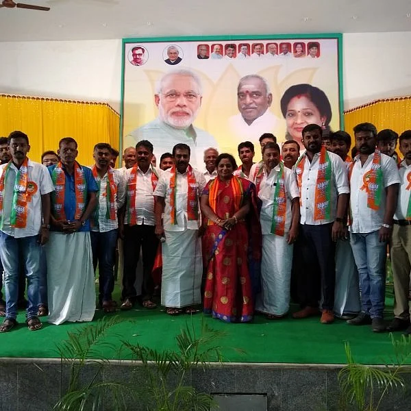 `கொல்கத்தா கூட்டத்தில் ராகுலை முன்மொழியாதது ஏன்?’ - ஸ்டாலினுக்கு தமிழிசை கேள்வி!