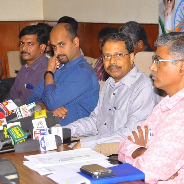 `குற்றப்பின்னணியை விளம்பரமாக வெளியிடணும்!'- வேட்பாளர்களுக்கு `செக்' வைக்கும் தேர்தல் ஆணையம்