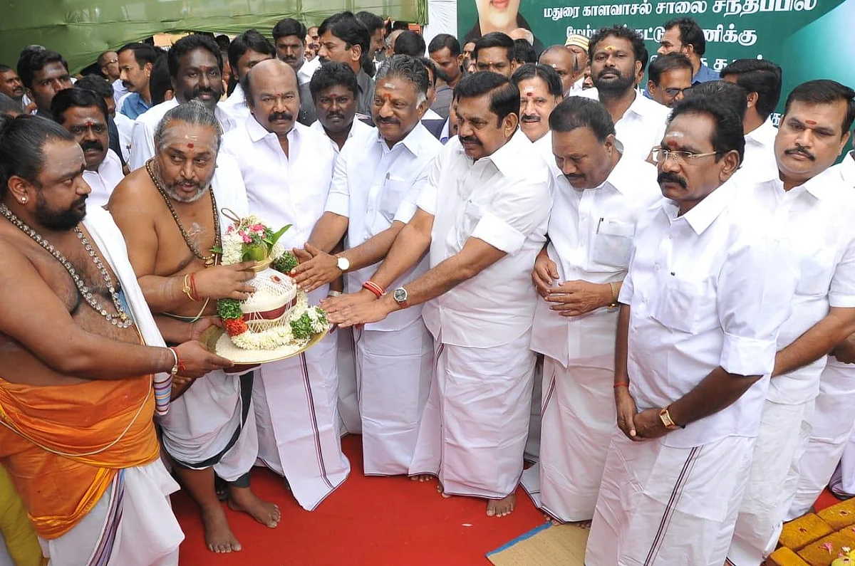 ”தமிழகம் வளர்ச்சியை நோக்கிச் செல்கிறது” முதல்வர் பழனிசாமி பெருமிதம்!