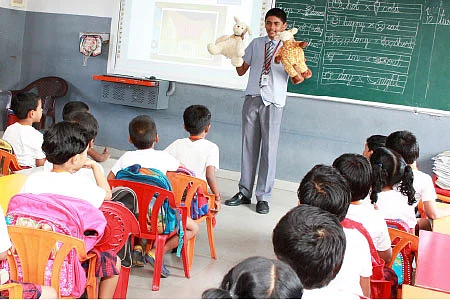 வகுப்புக்கு வரும் மிக்கி மவுஸ்!