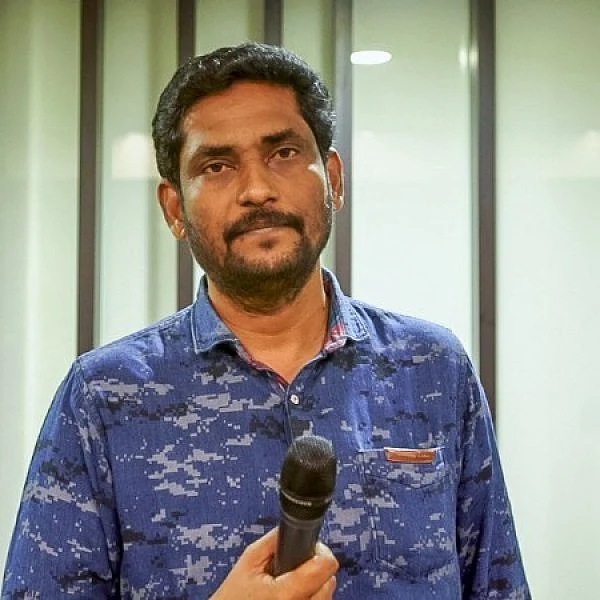 ``லாரன்ஸ் பப்ளிசிட்டிக்குதான் இதெல்லாம் பண்றார்" - தயாரிப்பாளர் சுரேஷ் காமாட்சி காட்டம்