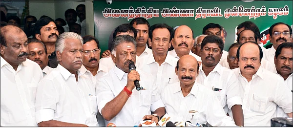 மிஸ்டர் கழுகு: ஸ்டாலினுக்கு குறிவைக்கும் மோடி! - ஐ.பி ரிப்போர்ட்... ஐ.டி ரெய்டு