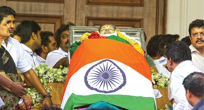 ஜெயலலிதாவுக்குக் களங்கம்... பூங்குன்றன் அழுகை!