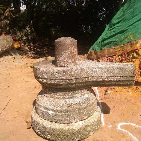 கொள்ளிடம் ஆற்றில் மீனவர் வலையில் கிடைத்த பழைமை வாய்ந்த சிவலிங்கம்!