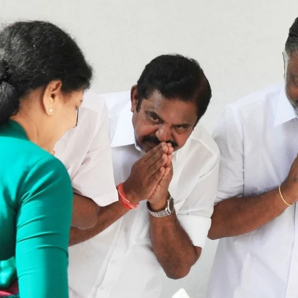 சசிகலாவைப் பதவியிலிருந்து நீக்கக் கூடுகிறது பொதுக்குழு - வைத்திலிங்கம் அறிவிப்பு!
