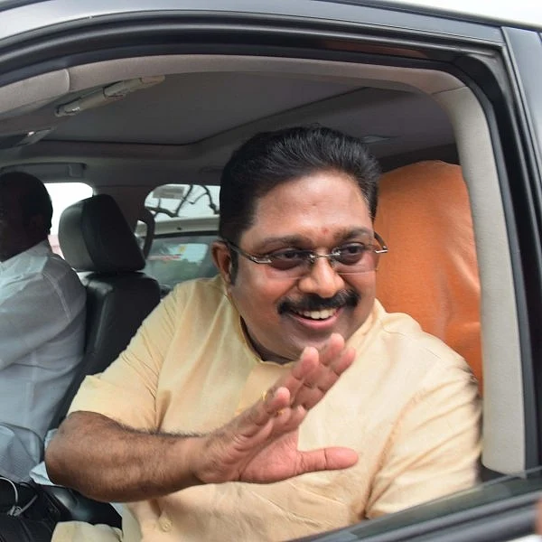 அனிதா அஞ்சலியிலும் அரசியலா?! அ.தி.மு.க அணிகள் மீது குவியும் வெறுப்பு