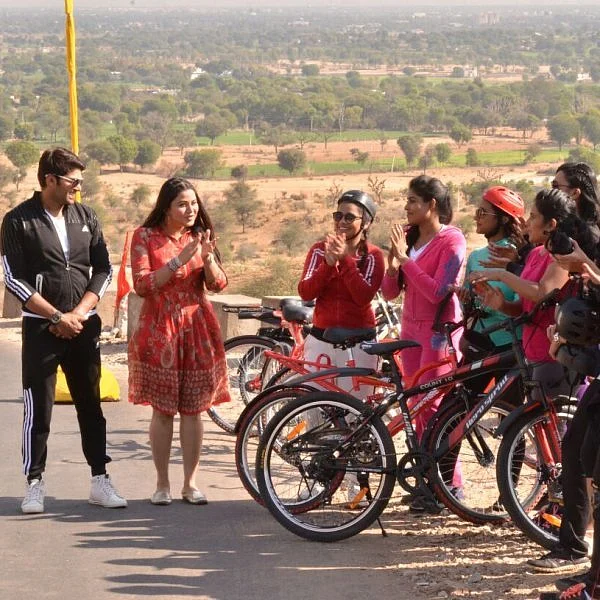 ஒரு லட்சம் அழைப்புகள், ஏழாயிரத்திலிருந்து 16 பெண்கள்... ! 'எங்க வீட்டு மாப்பிள்ளை' கதை இது