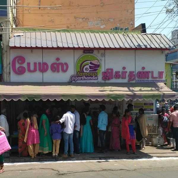 'பாய் ஐஸ் க்ரீம்', 'ஜிகர்தண்டா' ஆன கதை! - மதுரை கார்னர் விளக்குத்தூண் கடை விசேஷம்