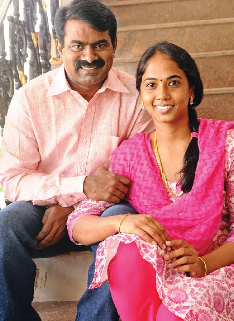 விண்ணோடும் முகிலோடும் விளையாடும் வெண்ணிலவே...