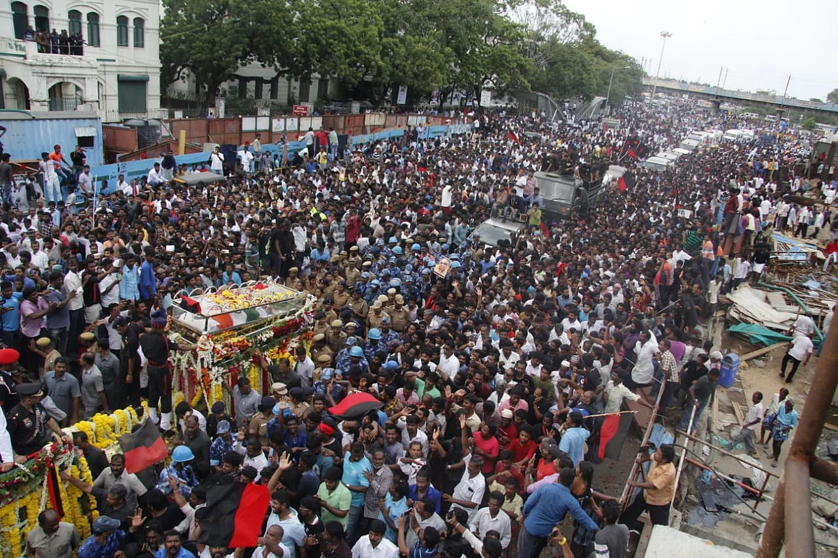 Live update: மெரினாவில் விதைக்கப்பட்டார் கலைஞர்! #Karunanidhi