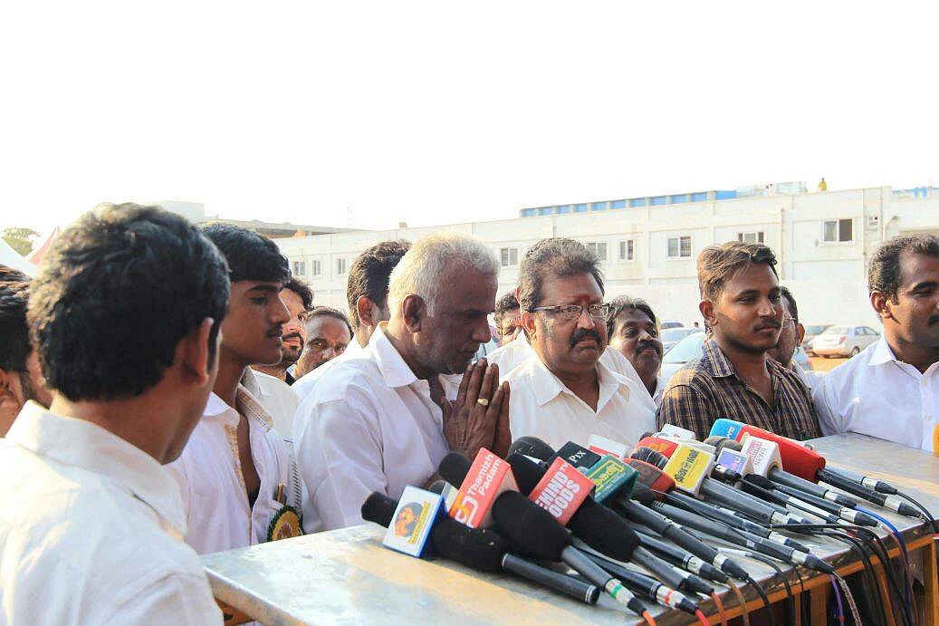 #LiveUpdates தயாரிப்பாளர் சங்க தேர்தல்: வெற்றியை குவித்த விஷால் அணியினர்!
