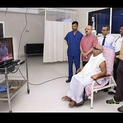 டி.வி. பார்க்கும் கருணாநிதி புகைப்படத்தை வெளியிட்டது காவேரி மருத்துவமனை