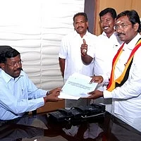 சோகத்துடன் வேட்புமனு செய்த மதுரை தே.மு.தி.க. வேட்பாளர்!