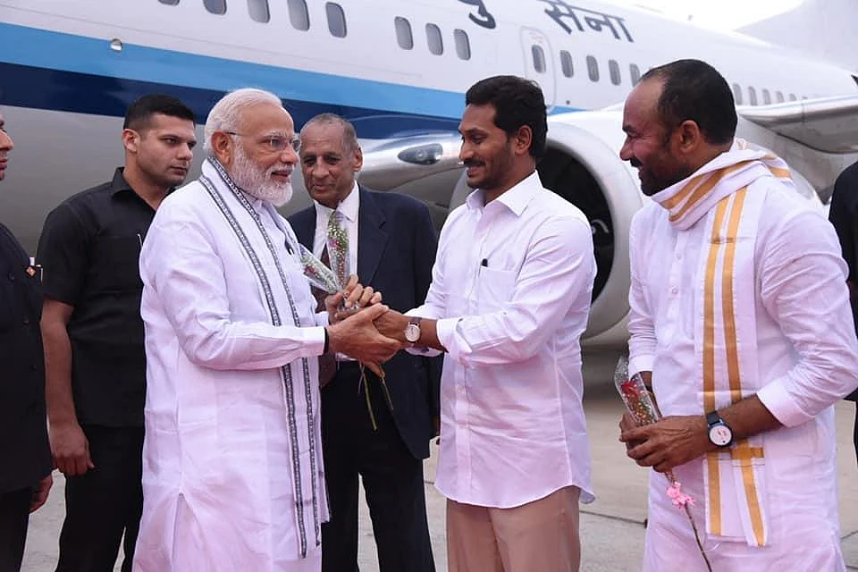`கடந்த முறை அ.தி.மு.க; இந்த முறை ஒய்.எஸ்.ஆர்!' - மோடியின் ஆஃபரை யோசிக்கும் ஜெகன்மோகன் ரெட்டி
