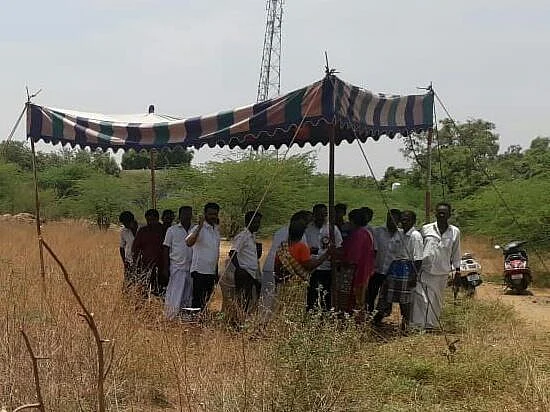 தோப்பூரில் வாக்குச்சாவடி அருகே பணப்பட்டுவாடா! - திருப்பரங்குன்றம் தி.மு.கவினர் புகார்