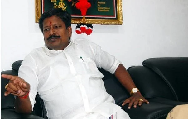 `குடும்பத்துக்காகக் கழகத்தை வளைக்க நினைப்பது வேதனை!' - அ.தி.மு.க எம்.எல்.ஏ குன்னம் ராமச்சந்திரன்