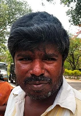 `என் குடும்பம் நடுத்தெருவுக்கு வந்திடும்!'- வனத்துறையினரால் கண்ணீர் சிந்தும் மாற்றுத் திறனாளி