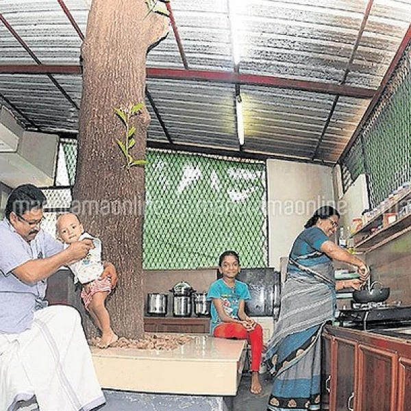 கேரளாவில் கிச்சனுக்குள் ஒற்றை மரம்!- இங்கே 20,000 மரங்களை வெட்ட முடிவு