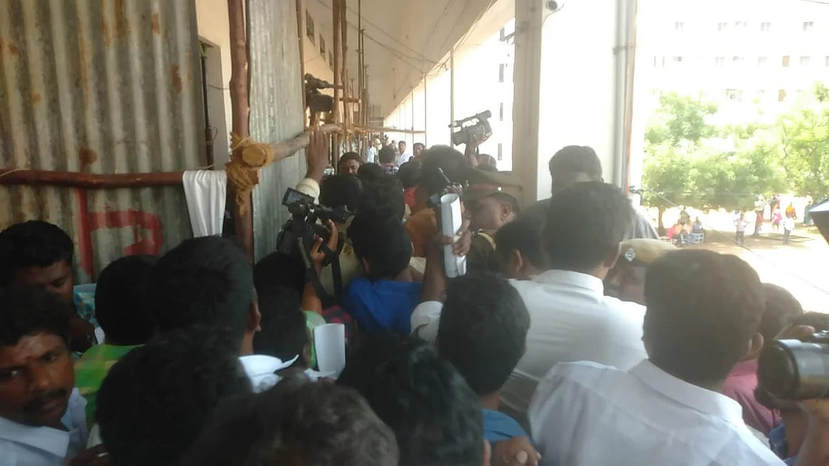 தேனியில் நீடிக்கும் குழப்பம்; வாக்கு எண்ணிக்கை நிறுத்தி வைப்பு!