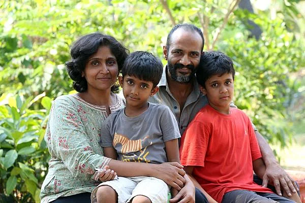 குடும்பத்தினருடன் நடிகர் கிஷோர்