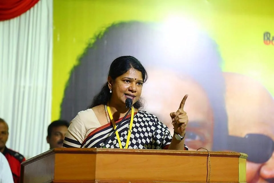 `கருணாநிதி கருத்தையே நானும் சொல்கிறேன்!’ - கருத்துக்கணிப்புகள் குறித்து கனிமொழி