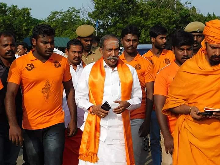 ``காந்தியை கோட்சே சுட்டது சரிதான்!” - இந்து மகாசபைத் தலைவர் பேட்டி