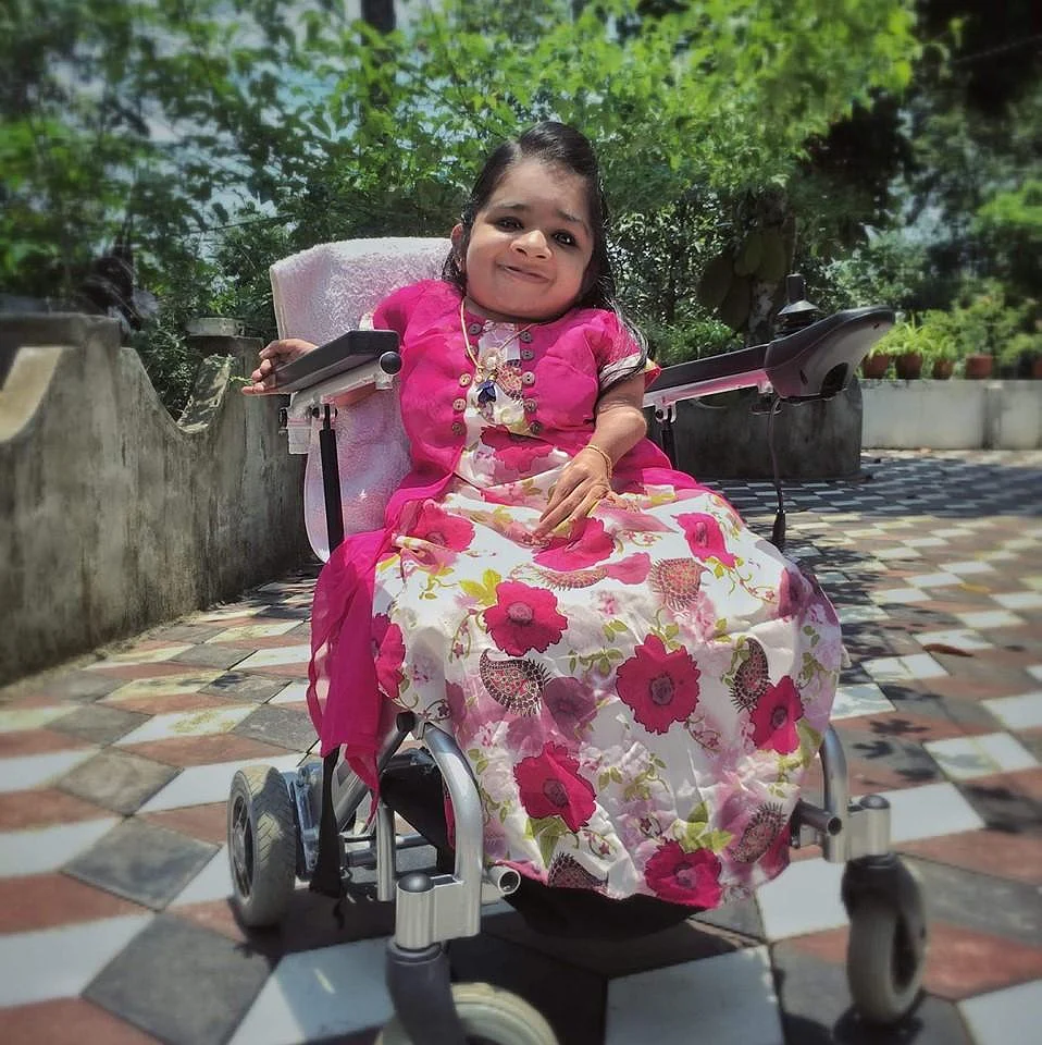 `ஆக்சிஜன் சிலிண்டர் இருந்தால்தான் உயிர் வாழ முடியும்!'- யூ.பி.எஸ்.சி தேர்வு எழுதிய கேரள பெண்