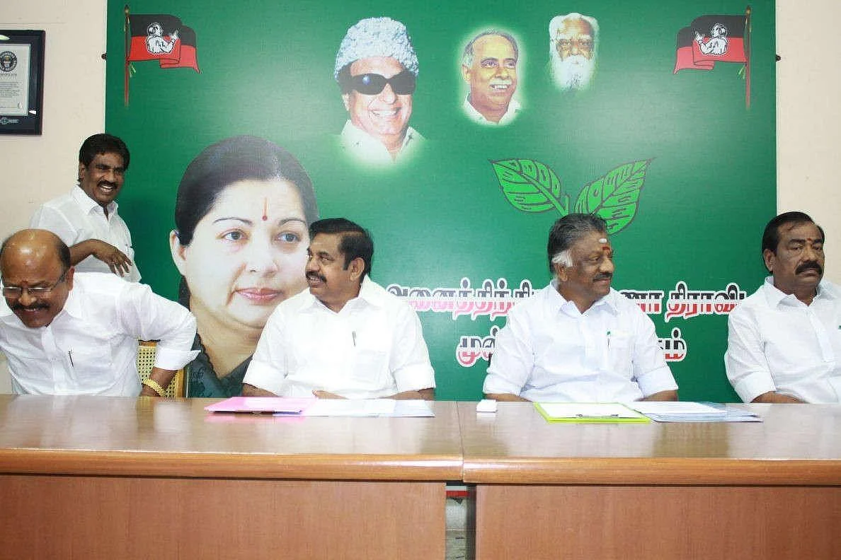 5-ம் தேதி தமிழக அமைச்சரவை மாற்றம் - அதிரடிக்குத் தயாராகும் எடப்பாடி பழனிசாமி!