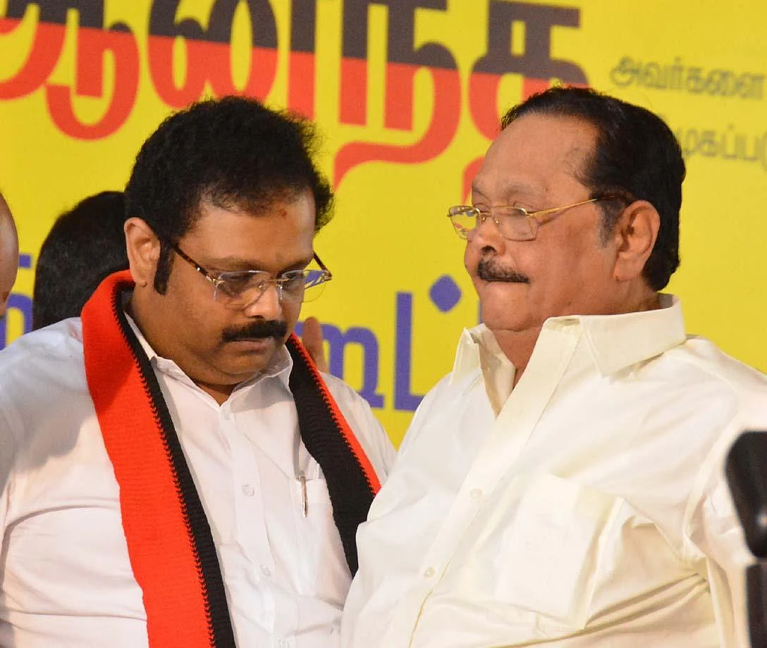 `எப்படியோ, வேலூரில் தேர்தல் நடக்கல... நான் தப்பிச்சிட்டேன்!’- மகிழ்ச்சியில் ஏ.சி.எஸ்