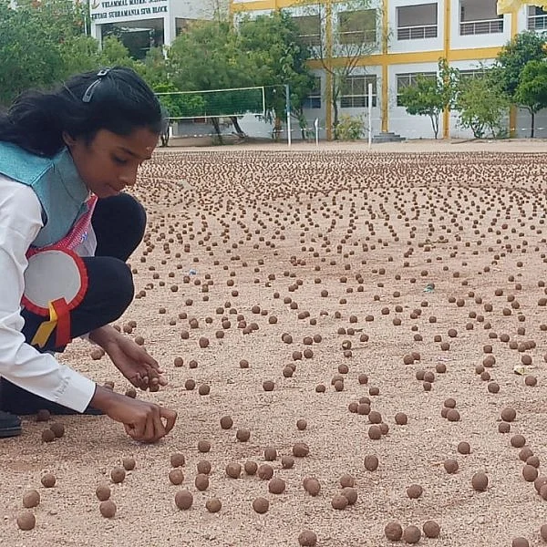 `கன்னியாகுமரி டு காஷ்மீர் வரை 4 லட்சம் விதைப்பந்துகள்!' - கரூர் சிறுமியின் அசத்தல் முயற்சி