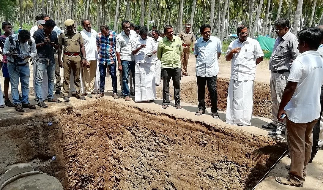 `இப்படியொரு புரளியை யார் கிளப்பிவிட்டார்கள்!' - கீழடி ஆய்வுப்பணிகுறித்து பாண்டியராஜன் பதில்