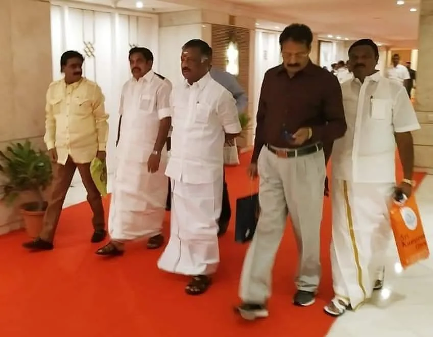 ஸ்டாலினைக் கரைக்கப் போராடும் அமித் ஷா! - பன்னீரைக் கண்காணிக்கும் எடப்பாடி!
