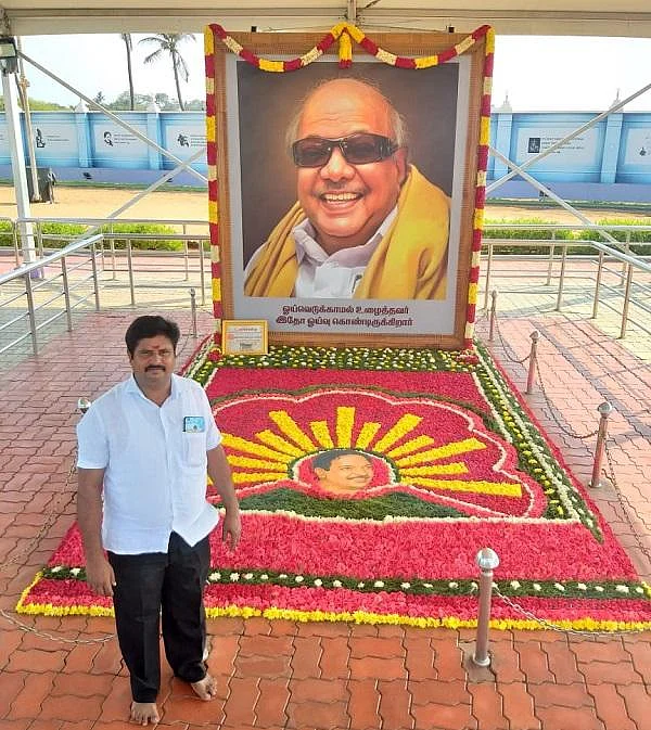 `60 கிலோ பூக்கள்; கருணாநிதியின் பேனா, ஃபீனிக்ஸ் பறவை!' - யார் இந்தப் பூக்கடை வெங்கடேசன்?