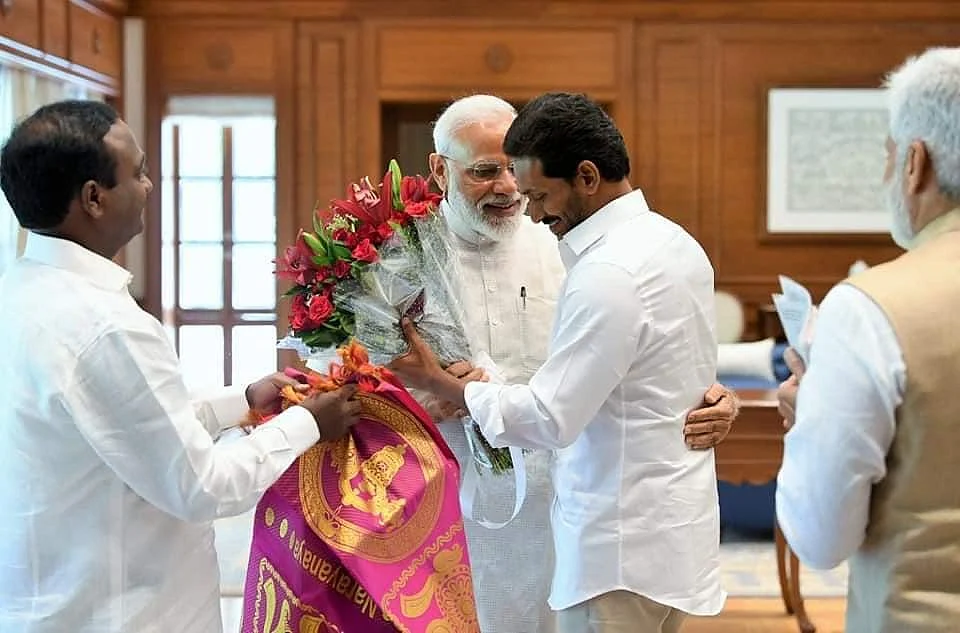 `கடந்த முறை அ.தி.மு.க; இந்த முறை ஒய்.எஸ்.ஆர்!' - மோடியின் ஆஃபரை யோசிக்கும் ஜெகன்மோகன் ரெட்டி