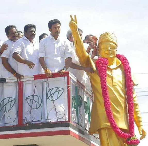 அறிஞர் அண்ணாவைப் பார்த்து பயந்த அ.தி.மு.க எம்.பி ரவீந்திரநாத்குமார்!