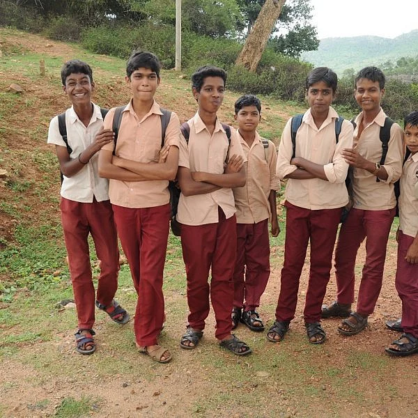 "மாணவர்கள் இருக்கிறார்கள்; ஆசிரியர்கள் இல்லை" மலைப்பகுதி பள்ளியின் அவலம்!