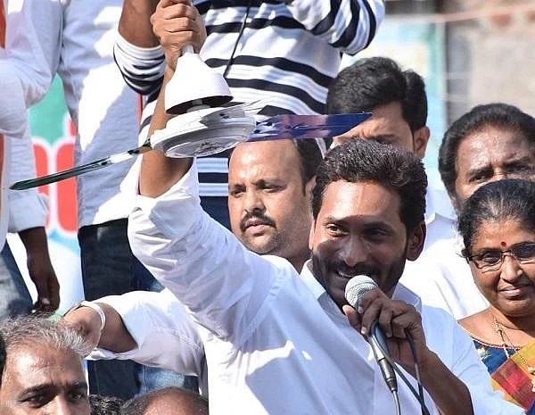 ஸ்கெட்ச் போட்ட பி.கே; தட்டித்தூக்கிய ஜெகன்! - பாபு கோட்டையைத் தகர்க்க வகுக்கப்பட்ட வியூகம்