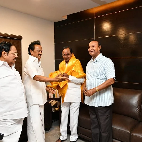 ஸ்டாலினைச் சந்தித்த சந்திரசேகர ராவ்...