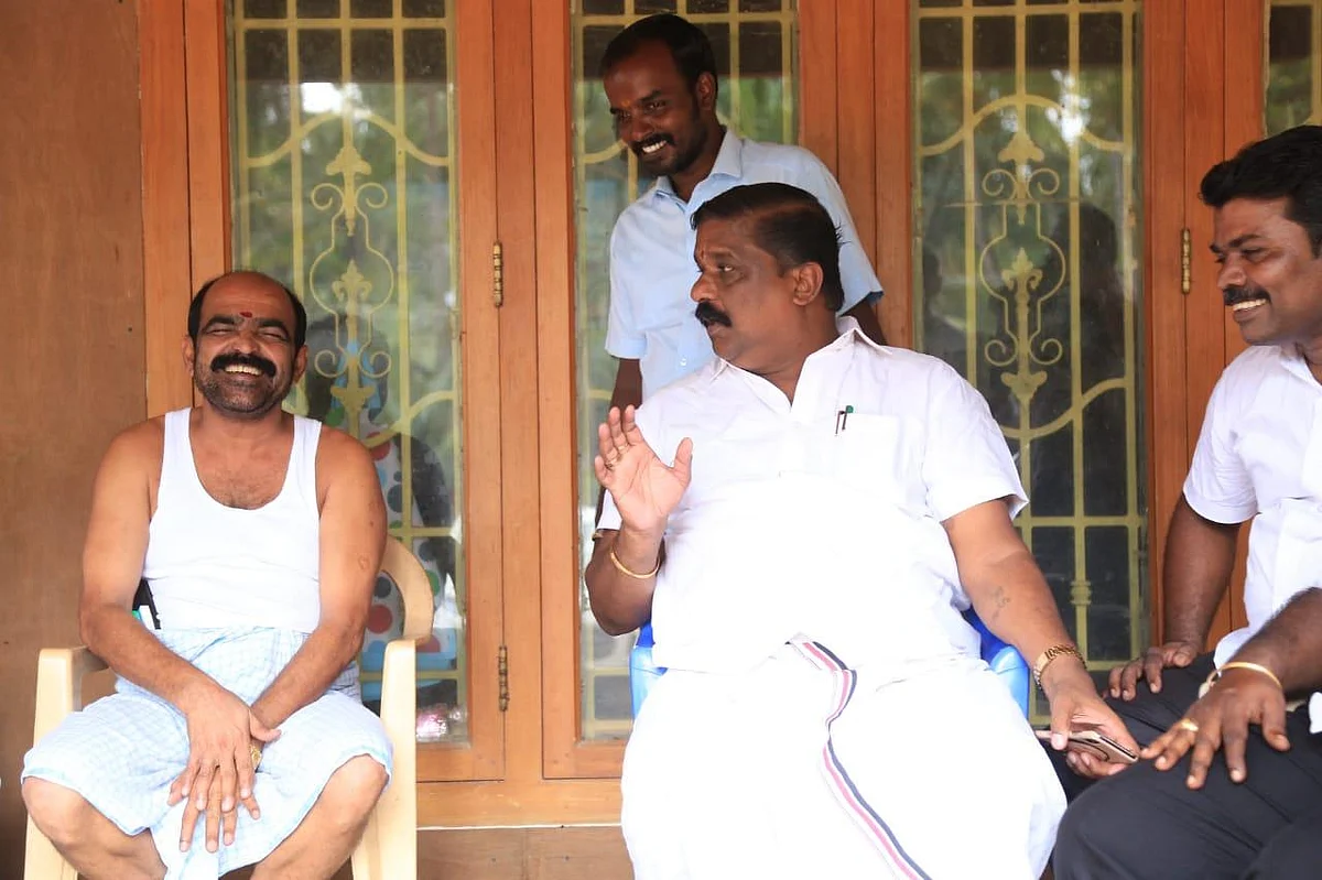 `திடீர்ன்னு வீட்டுக்கு வந்தாங்க; அ.தி.மு.க-வில் சேரப்போவதாகப் பரப்புறாங்க!'- பதறும் பச்சைமால்
