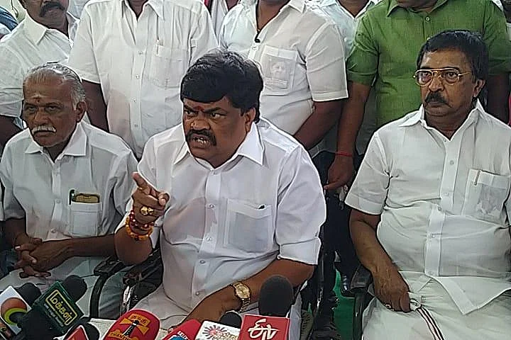 ராஜேந்திர பாலாஜியின் அதிரடிப் பேச்சுகளும்... சரவெடி சர்ச்சைகளும்!