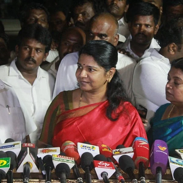 `அவரை விமர்சித்து மேலும் காயப்படுத்த விரும்பவில்லை!’ - தமிழிசை குற்றசாட்டுக்கு கனிமொழி பதில்