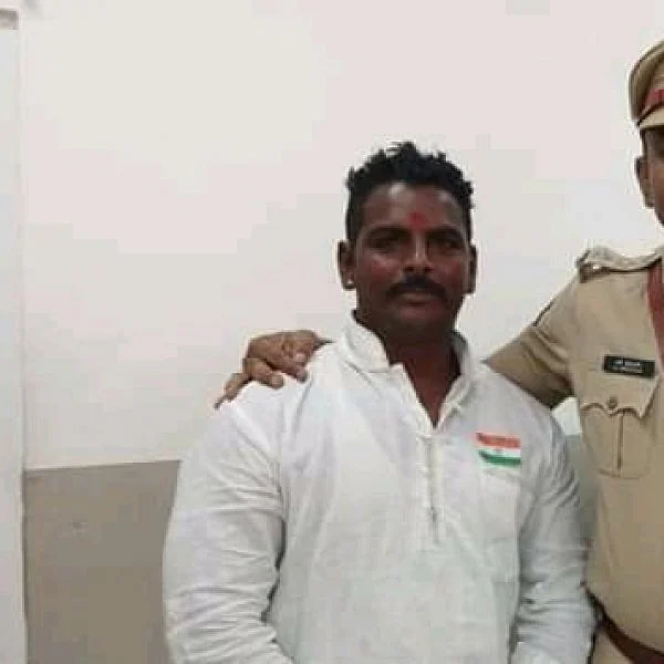 `வசிப்பது பிளாட்ஃபாரத்தில், காப்பாற்றியது 100 பேரை!'- யார் இந்த ஆச்சர்ய சிவா?