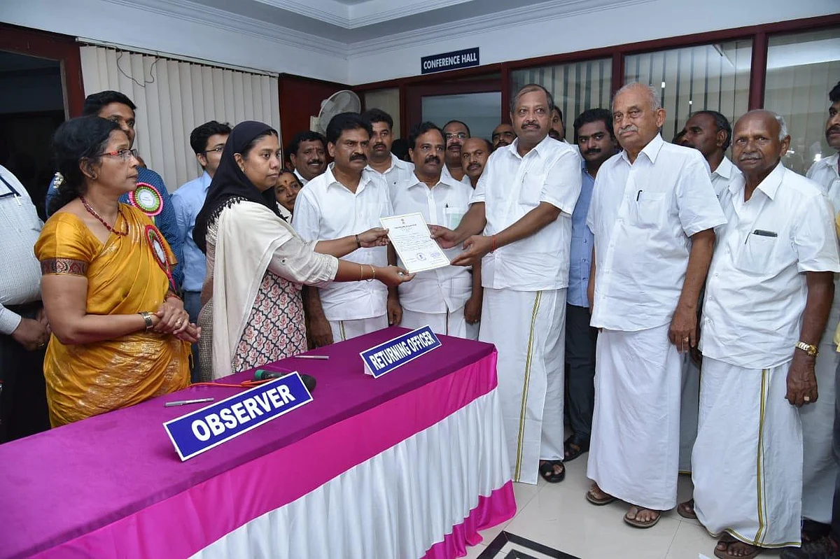 `27 வேட்பாளர்கள் டெபாசிட்; நோட்டாவுக்கு 15,073 ஓட்டுகள்!- அதிரவைத்த 'கொங்கு' வேட்பாளர்
