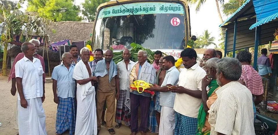 ஒரே வழித்தடத்தில் 28 ஆண்டுகள் பணி! - அரசுப் பேருந்து ஓட்டுநருக்கு கிராம மக்கள் மரியாதை